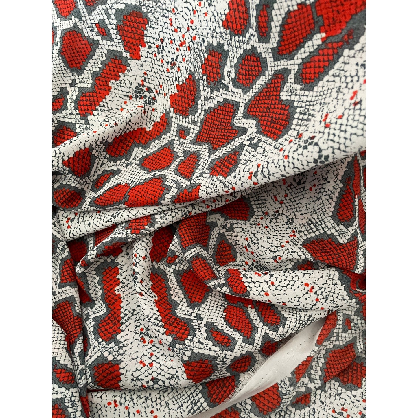 Snakeskin flow (fabric)
