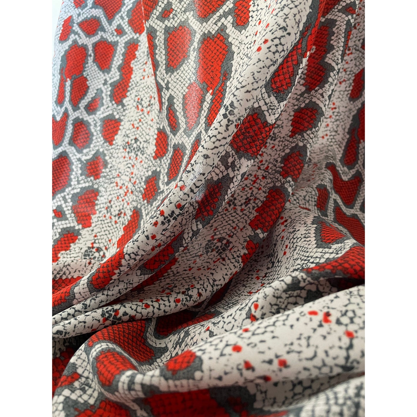 Snakeskin flow (fabric)