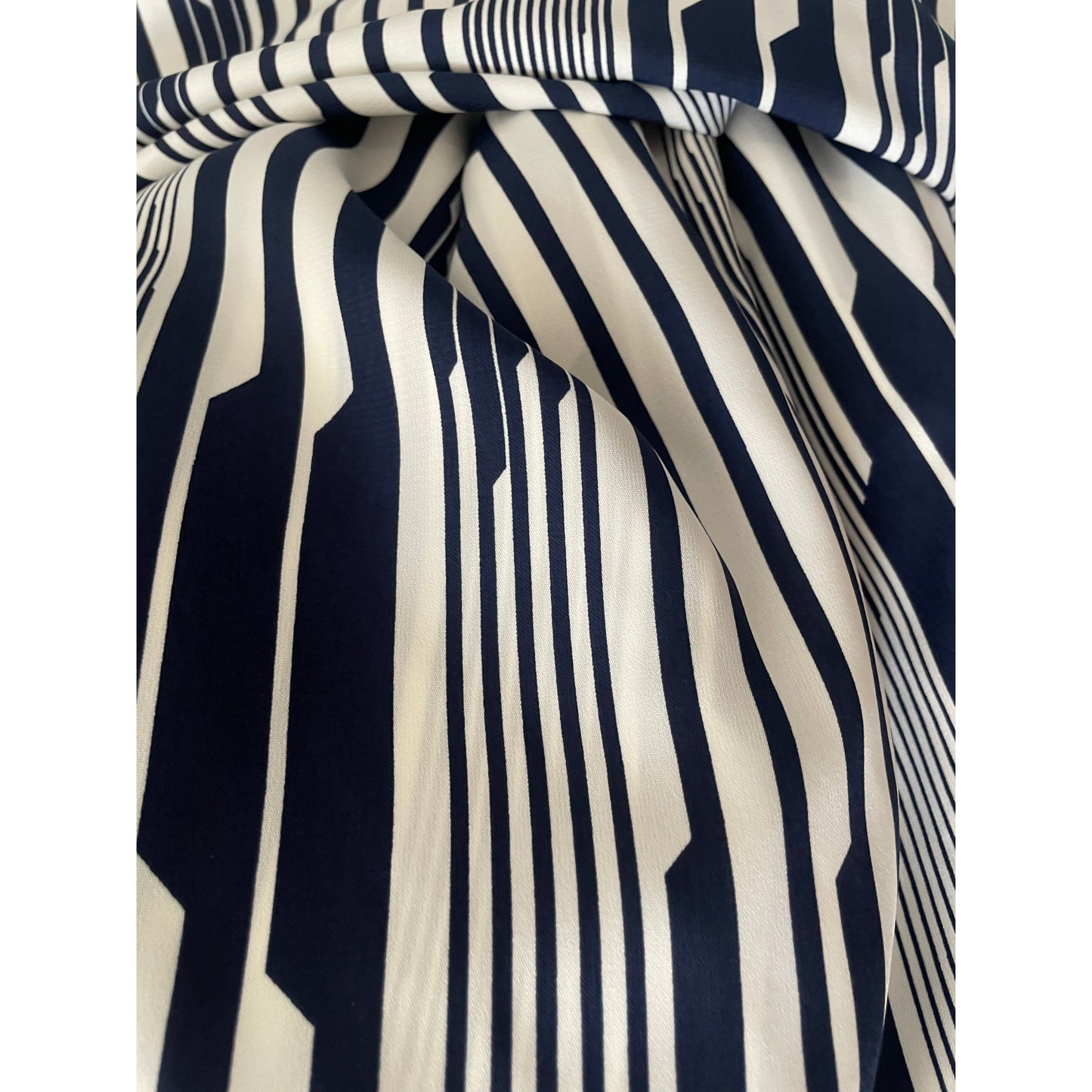 Lillie lines Navy (fabric)
